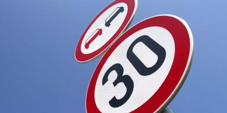 Ganemos considera que hay que limitar la velocidad de los cohes a 30 km/h en la capital palentina.