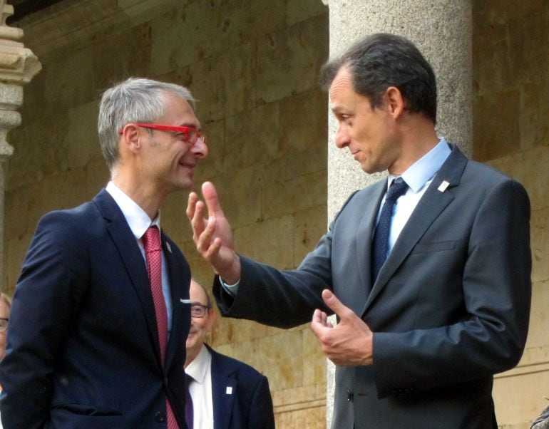 El rector de la USAL, Ricardo Rivero, y el ministro de Universidades, Pedro Duque.