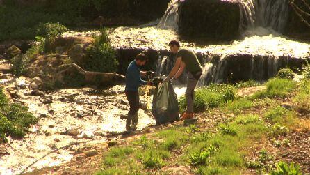 Otra de las actividades ha sido la limpieza del río Cerezuelo que vertebra Cazorla