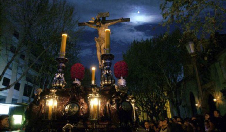 El Cristo del Calvario en su salida procesional de La Madrugá sevillana