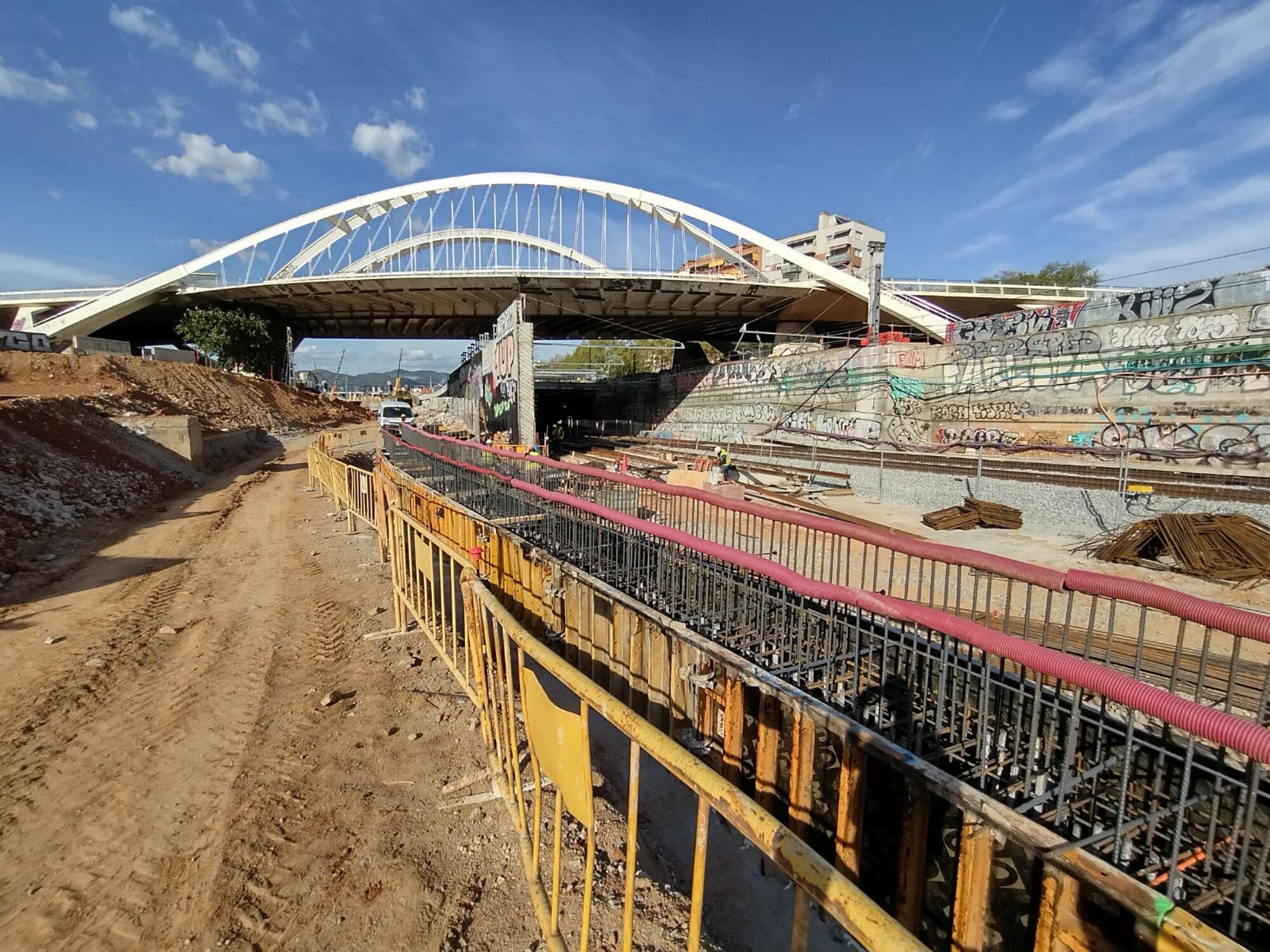 Una altra panoràmica de les obres a prop del pont de Bac de Roda