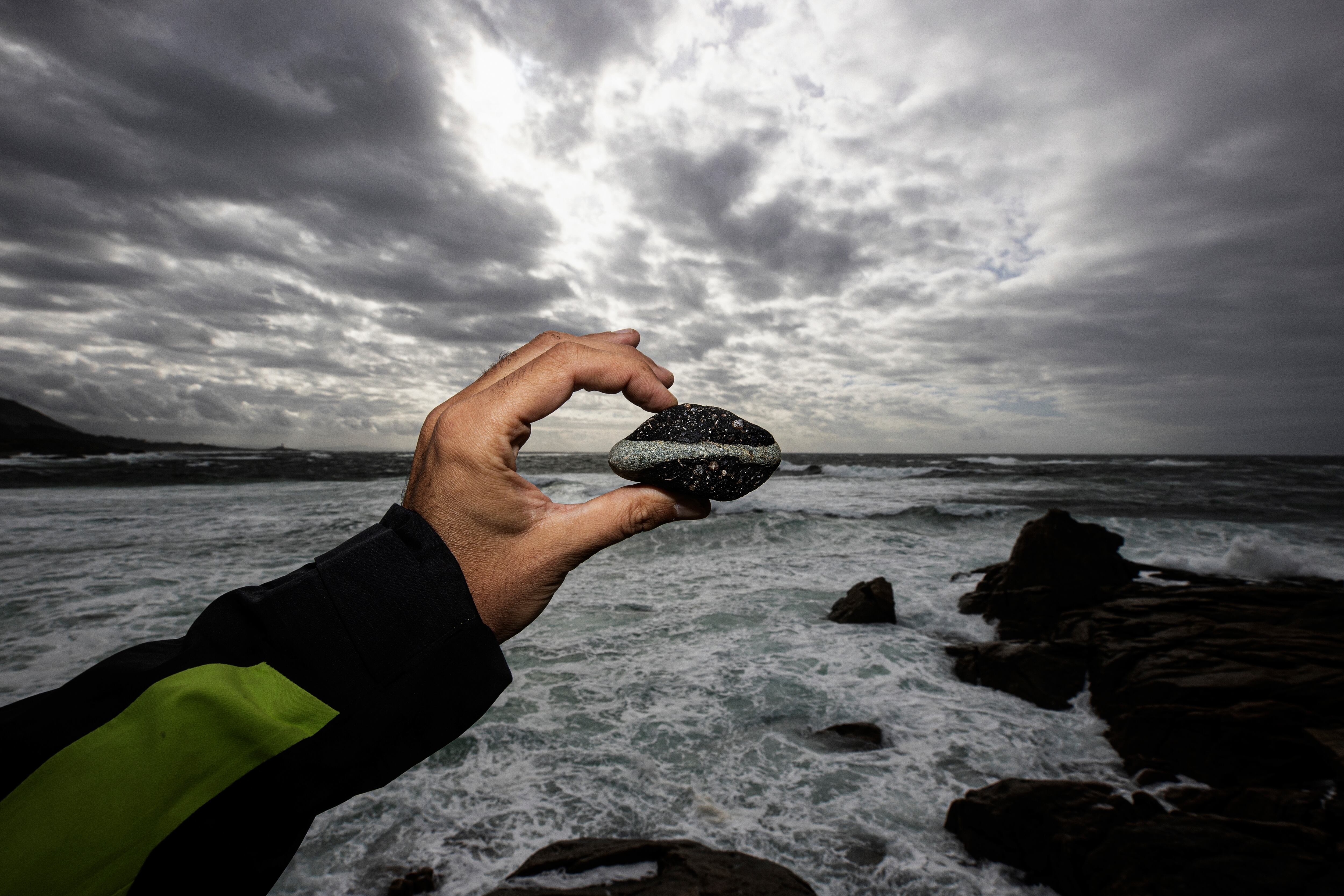 Ha passat el temps, vint anys, però hi ha esquitxades que el mar encara no ha rentat i unes compensacions econòmiques que continuen sense ser resoltes