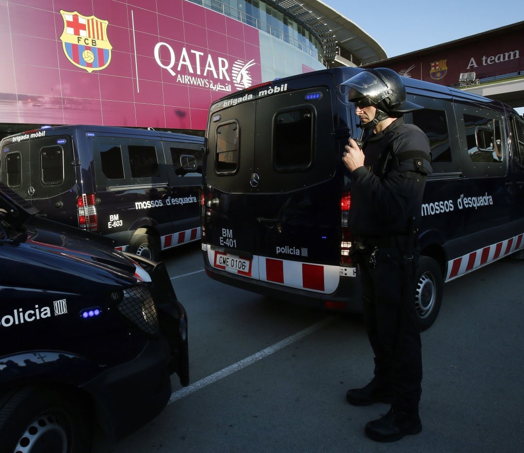 Mossos en el Camp Nou