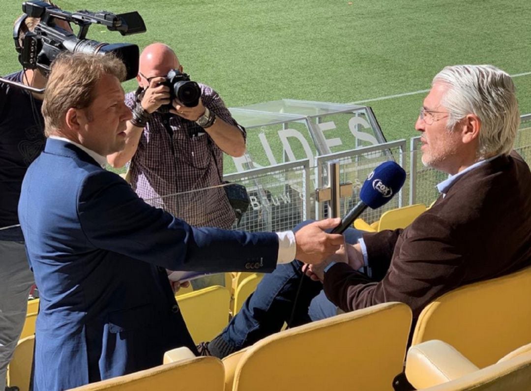 Mauricio García durante una entrevista en el club holandés