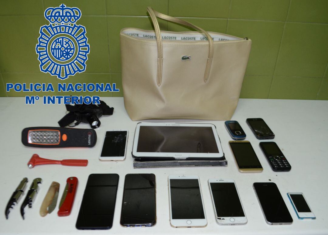 Aquests bens es poden veure i, si és el cas, reclamar a la comissaria de Maó.