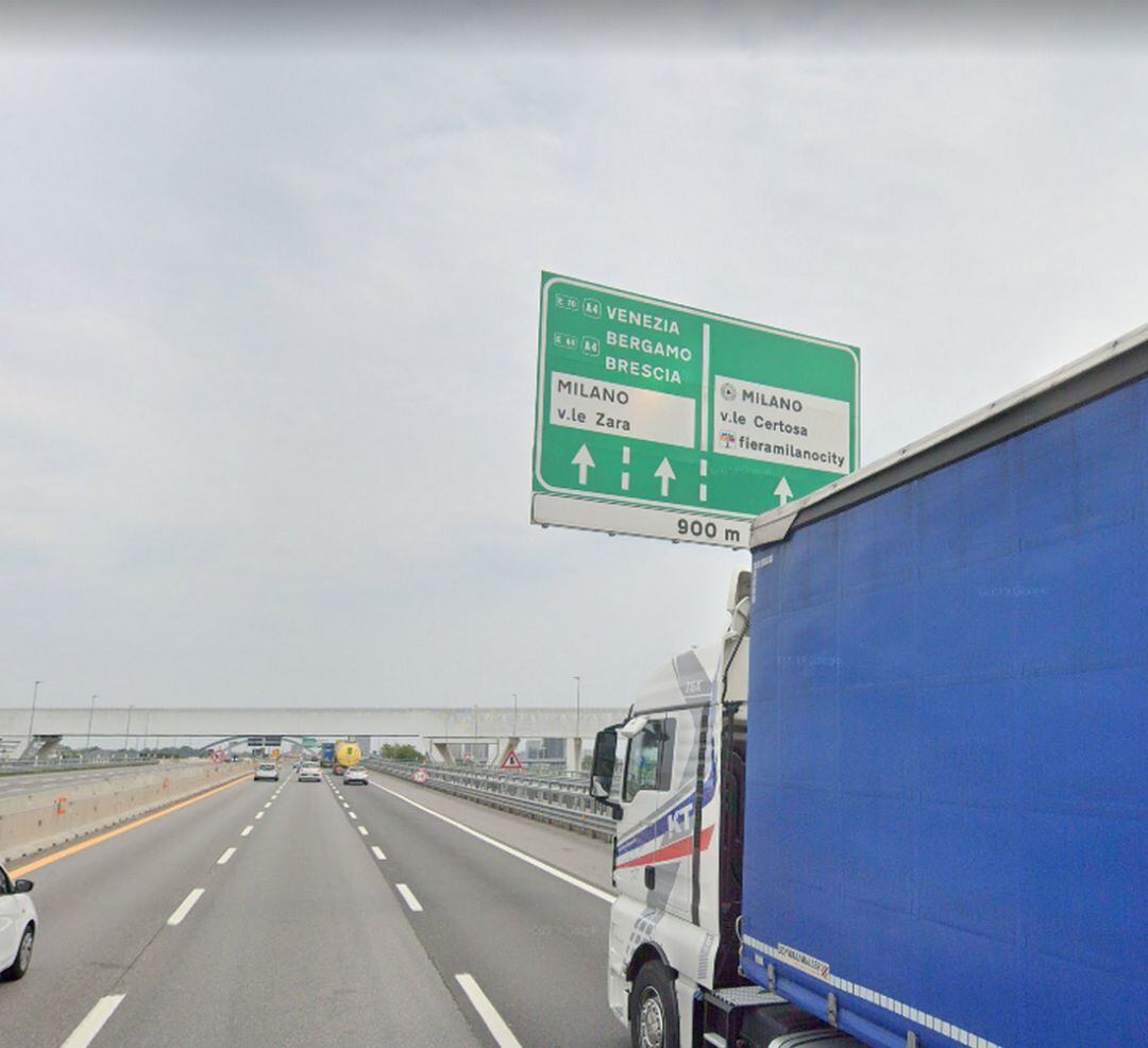 Carreteras en la zona industrial del norte de Italia 