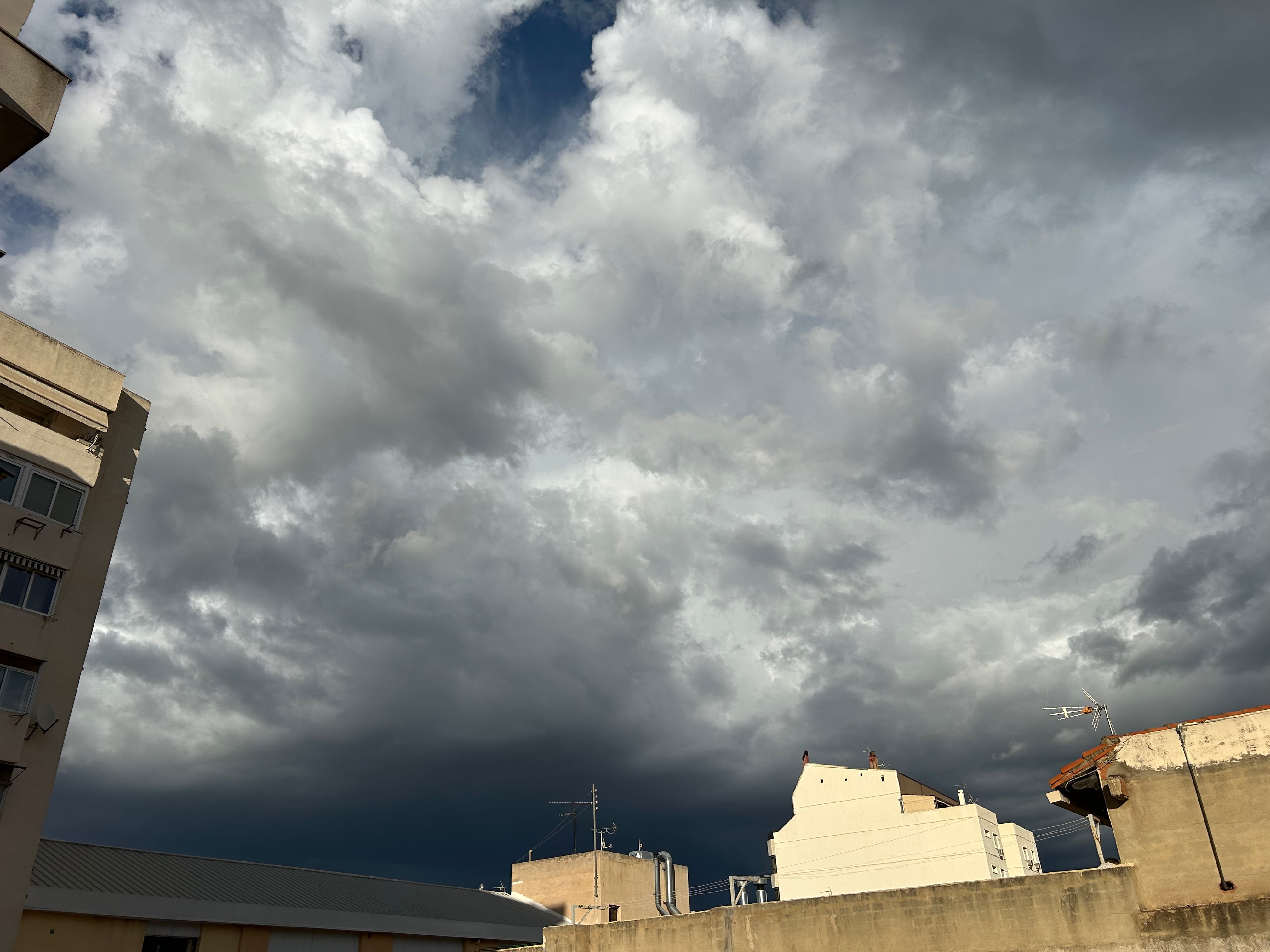 Cielo nuboso en Xàtiva. Fuente: Radio Xàtiva Cadena SER