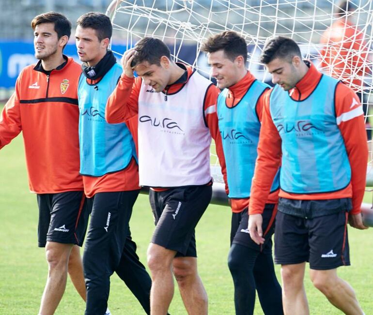 Los jugadores se exigen máxima concentración para intentar ganar el sábado