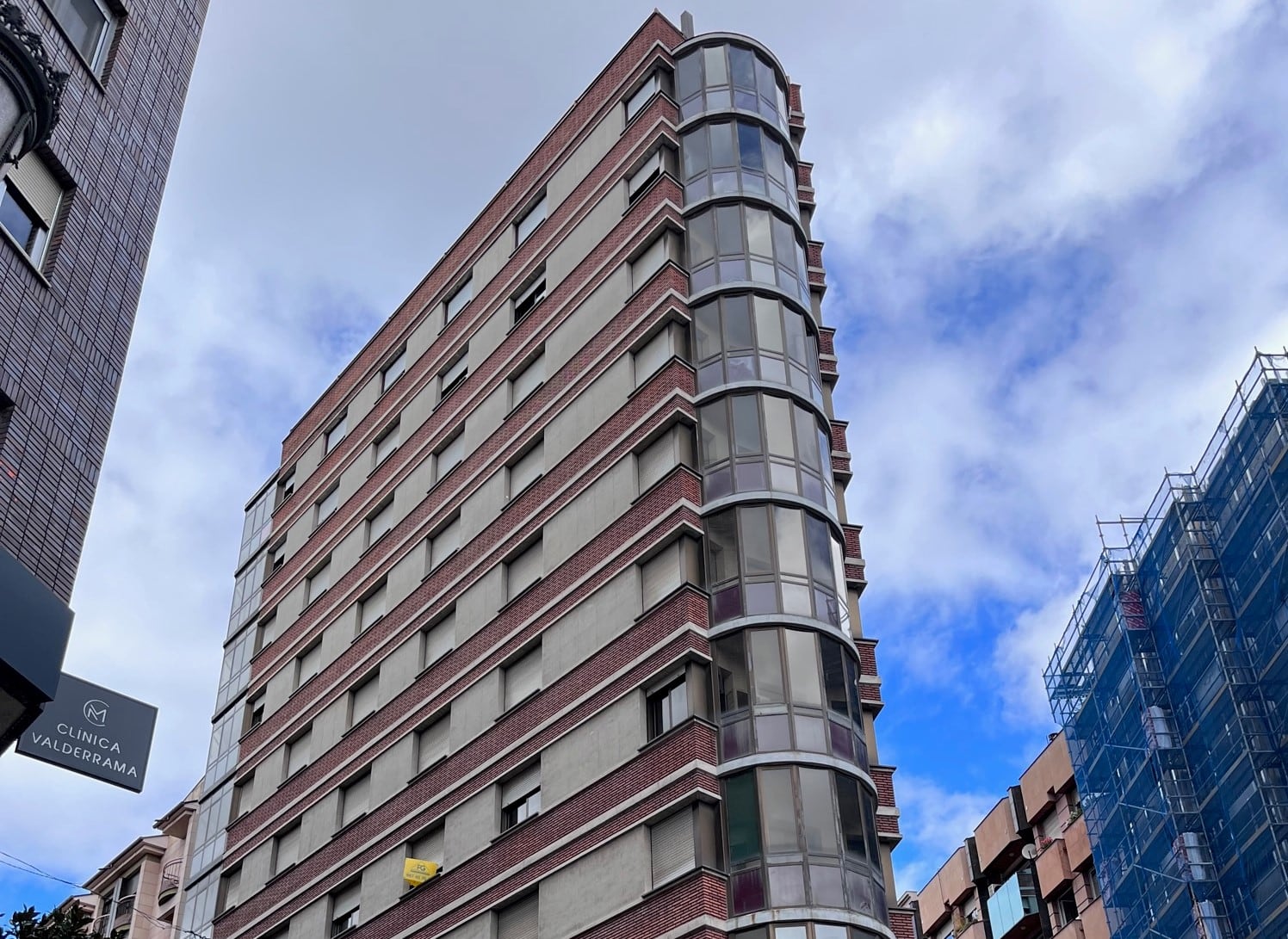 Edificio de la plaza de Lazúrtegui