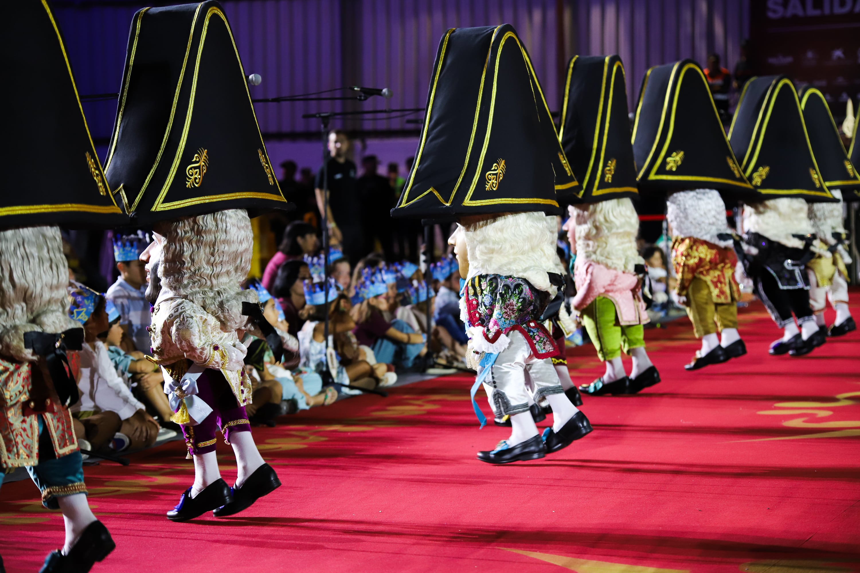 SANTA CRUZ DE LA PALMA 10/07/2025.- Un momento del espectáculo de la ´Danza de los Enanos de La Palma´, que ha vuelto con la Bajada de la Virgen de Las Nieves que se celebra hoy jueves en la isla de La Palma. EFE / LUIS G MORERA.