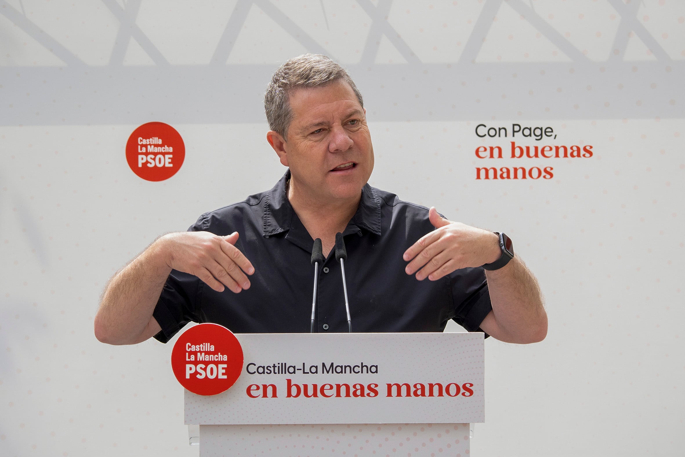 El presidente de Castilla-La Mancha y candidato del PSOE a la reelección, Emiliano García-Page, interviene en un acto de campaña.