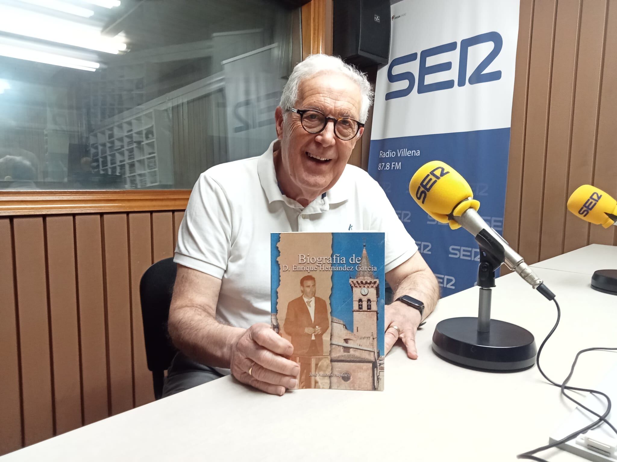 Pepe Amorós, con su libro