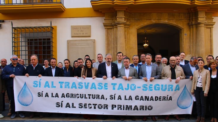 Declaraciones de Juan Marín,Lucás Gimenez y Fulgencio Gil en el acto de defensa del Trasvase Tajo Segura en la Comunidad de Regantes de Lorca(