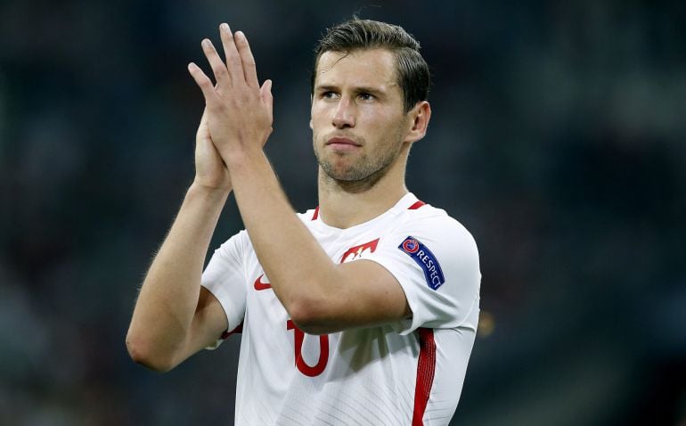 Krychowiak se despide de su afición tras caer con Portugal