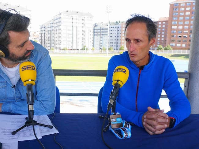 Nico de las Heras con el bronce obtenido en el campeonato de Europa de 24 horas disputado en Verona.