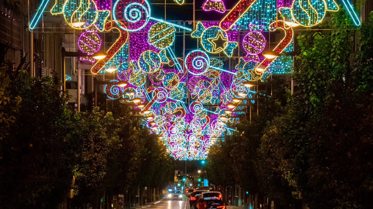 Foto de archivo de la iluminación de Navidad en la calle Recogidas de Granada