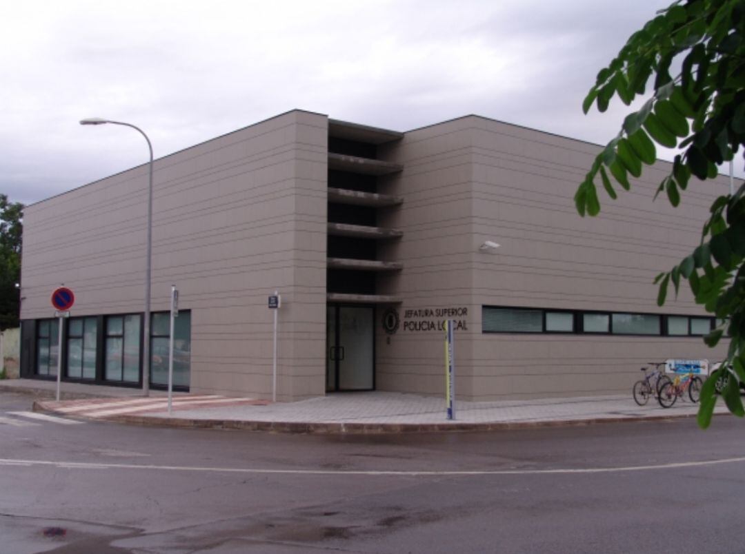 El Ayuntamiento ha dado a conocer la situación a Salud Publica y al departamento de Interior de la Generalitat, y se ha iniciado el procedimiento para realizar las pruebas a toda la plantilla