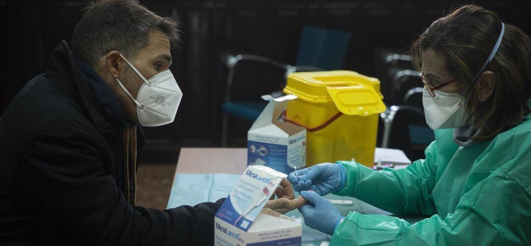 Comienzo de los test de cribado de la Covid-19 al personal docente en la educación antes del retorno a la actividad en enero de 2021.