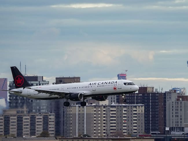 Airbus A321 de Air Canada Airbus A321 aterrizando en el aeropuerto internacional de Toronto