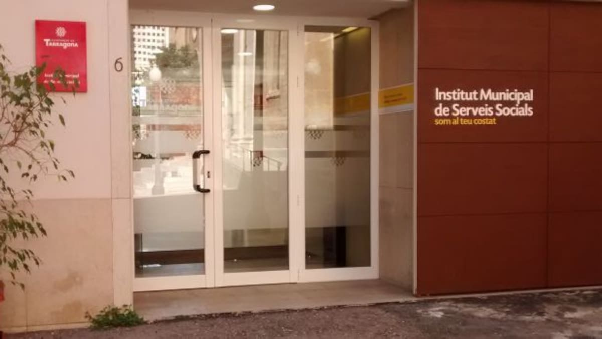 La Guardia Civil detiene al ex jefe de gabinete de Ballesteros y un concejal de Viladecans