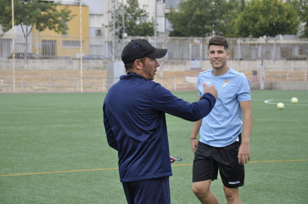 Juan Carlos Gómez durante un entrenamiento junto a Brian