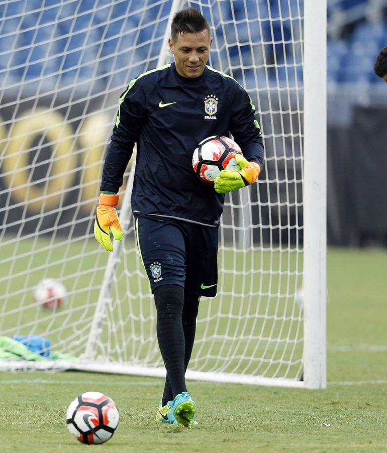 Diego Alves participa de un entrenamiento en Foxborough (Estados Unidos), previo al juego contra Perú por la Copa América Centenario. EFE-MAURICIO DUEÑAS CASTAÑEDA