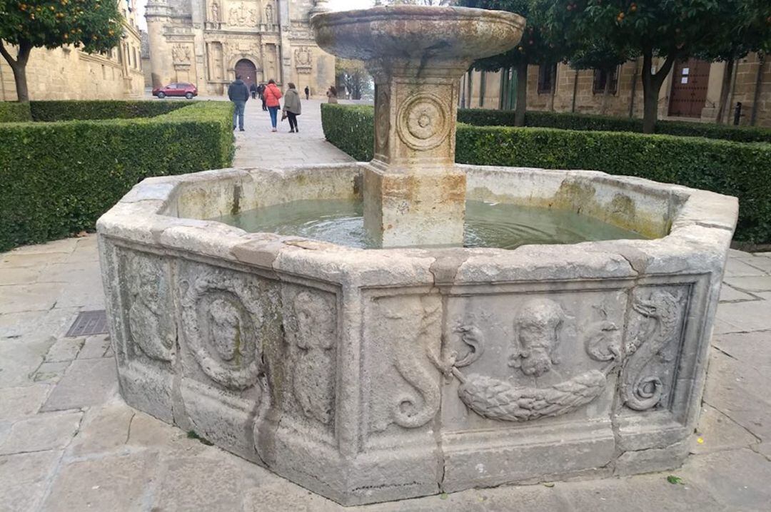 Fuente de la Plaza Vázquez de Molina