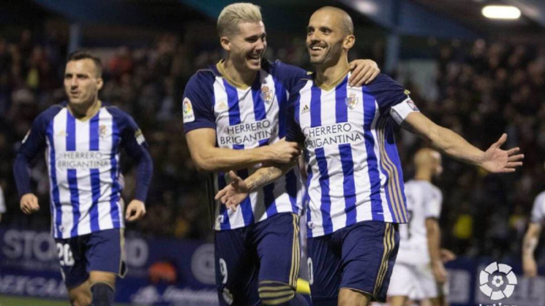 Directivos y jugadores de la Ponferradina tomaron medidas para hacer frente a la crisis actual