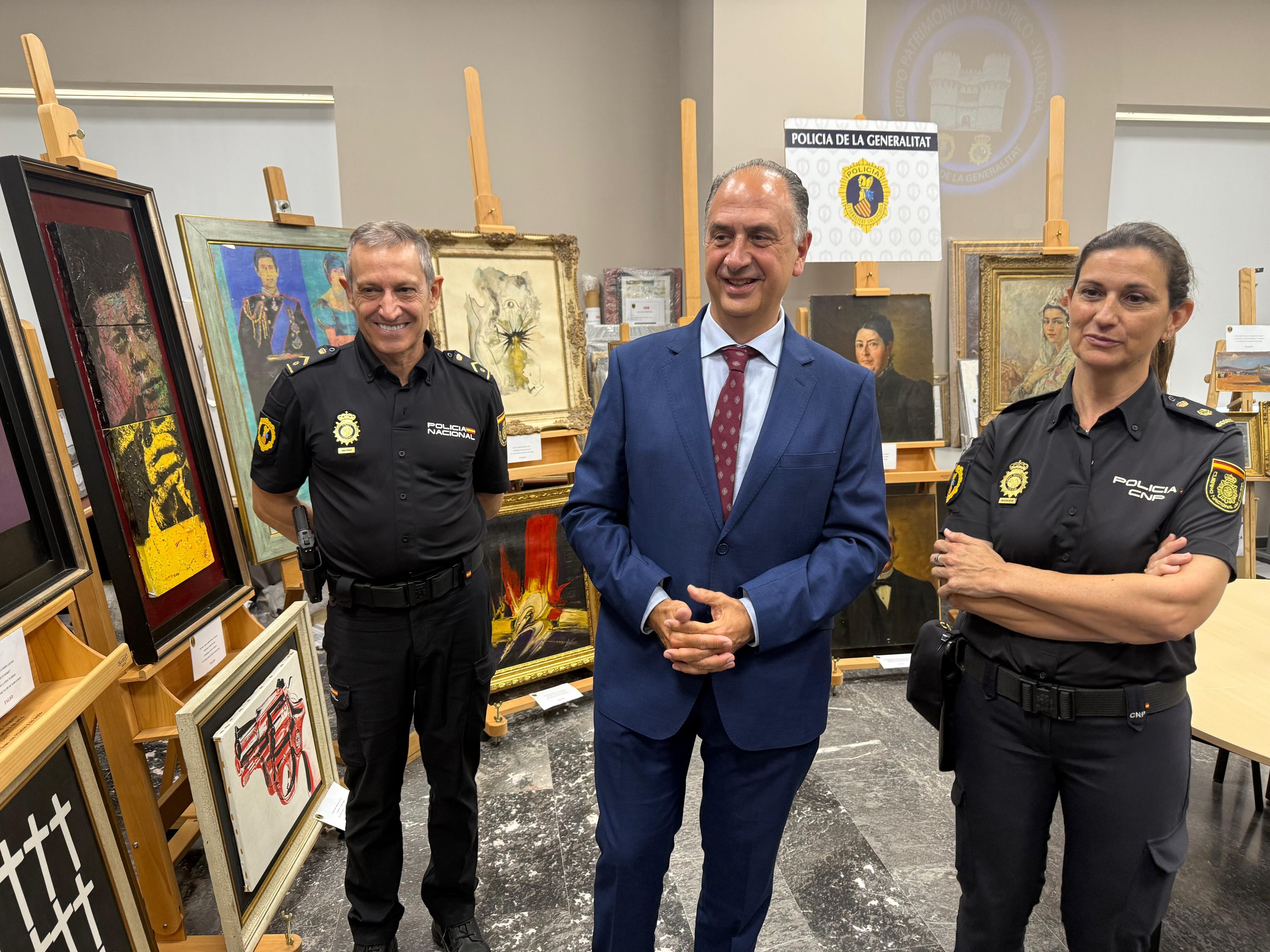 La Policía de la Generalitat ha intervenido 41 obras falsas de pintores como Joaquín Sorolla, Salvador Dalí, Andy Warhol, Federico de Madrazo o Ignacio Zuloaga que se pretendían subastar en València con un precio conjunto de salida que supera los 1,2 millones de euros.
