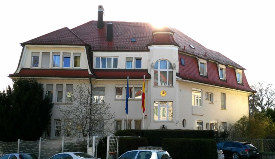 Fachada del edificio del consulado español en Stuttgart, institución que ha confirmado el asesinato de una mujer española.