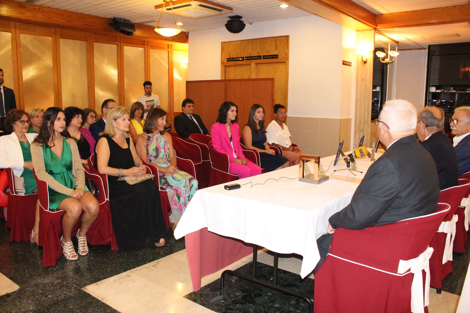Asistentes al acto de entrega de los premios del Rotary Club Alcoy en el Hotel Reconquista