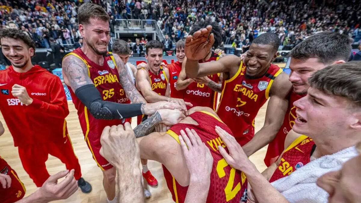 "No sé cómo lo hice...": Santiago Yusta, autor del inverosímil triple clave en la remontada ante Eslovaquia, en El Larguero