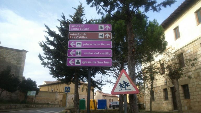 La Diputación invierte en mejorar al señalización turística del medio rural