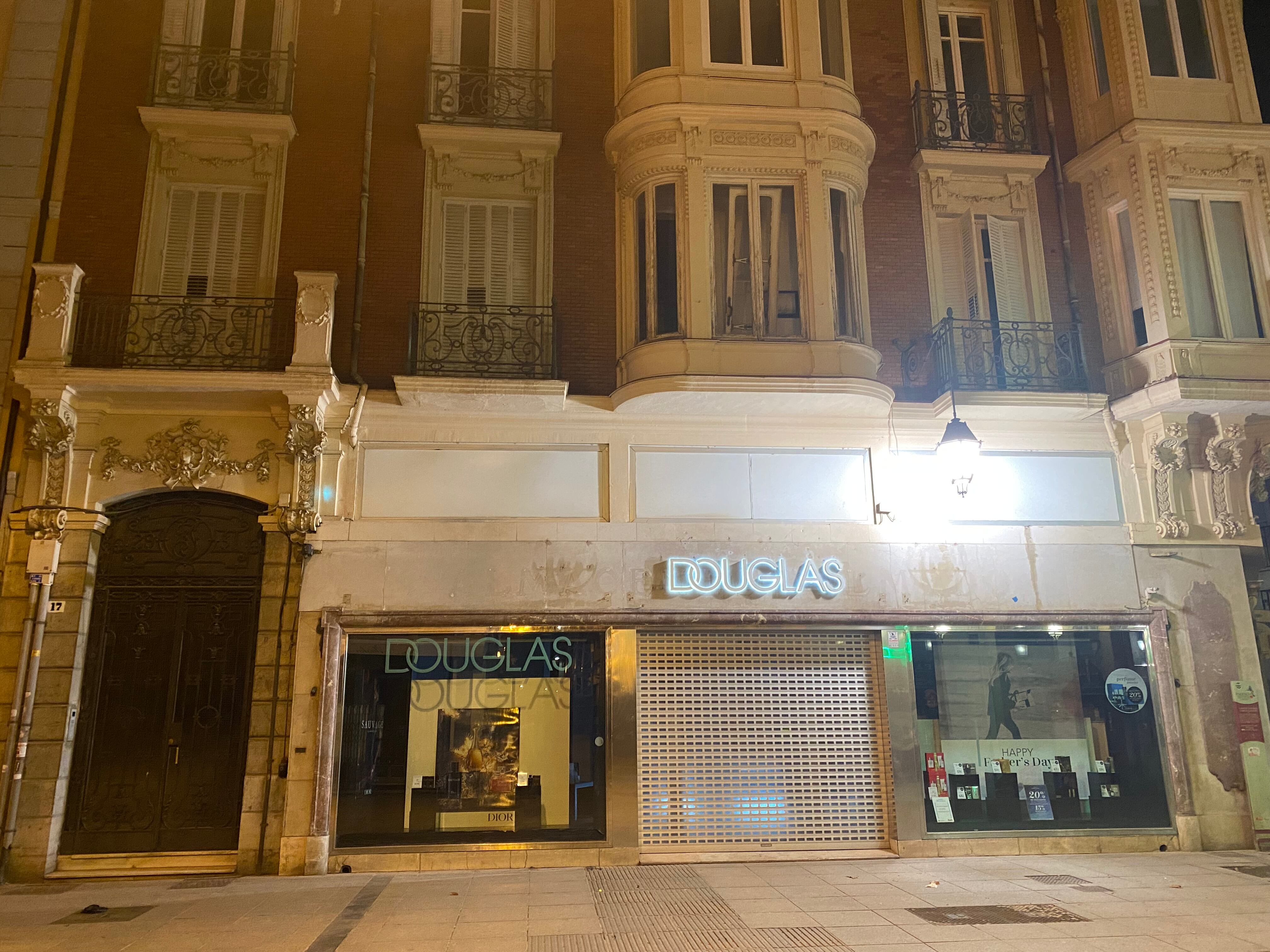 Douglas cierra en Palencia