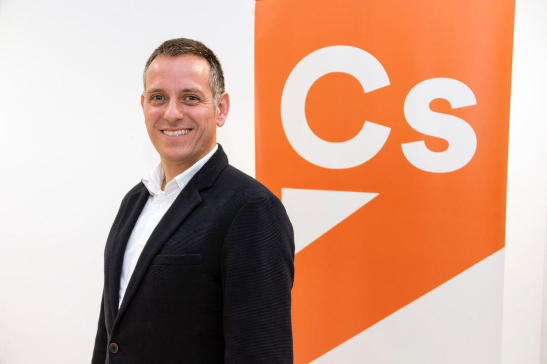 El conseller de Ciudadanos pide una comisión de investigación del caso de las menores tuteladas.