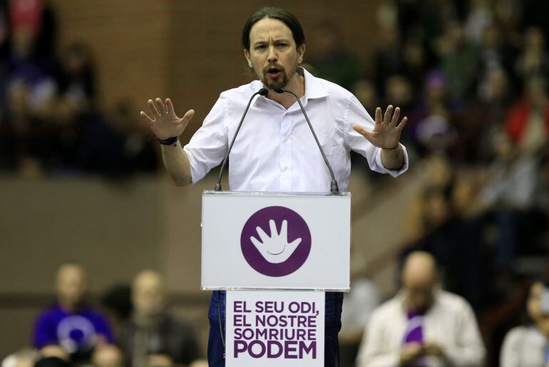 Pablo Iglesias, secretary general of the Podemos party, gestures as he speaks during a party conference in Barcelona, Spain on Sunday, Dec. 21, 2014. Podemos, “we can” in Spanish, formed in the past year and already has wider support than the ruling People’s Party and the main opposition group, the Socialists, according to a state-run poll released this month. Photographer: Pau Barrena/Bloomberg *** Local Caption *** Pablo Iglesias