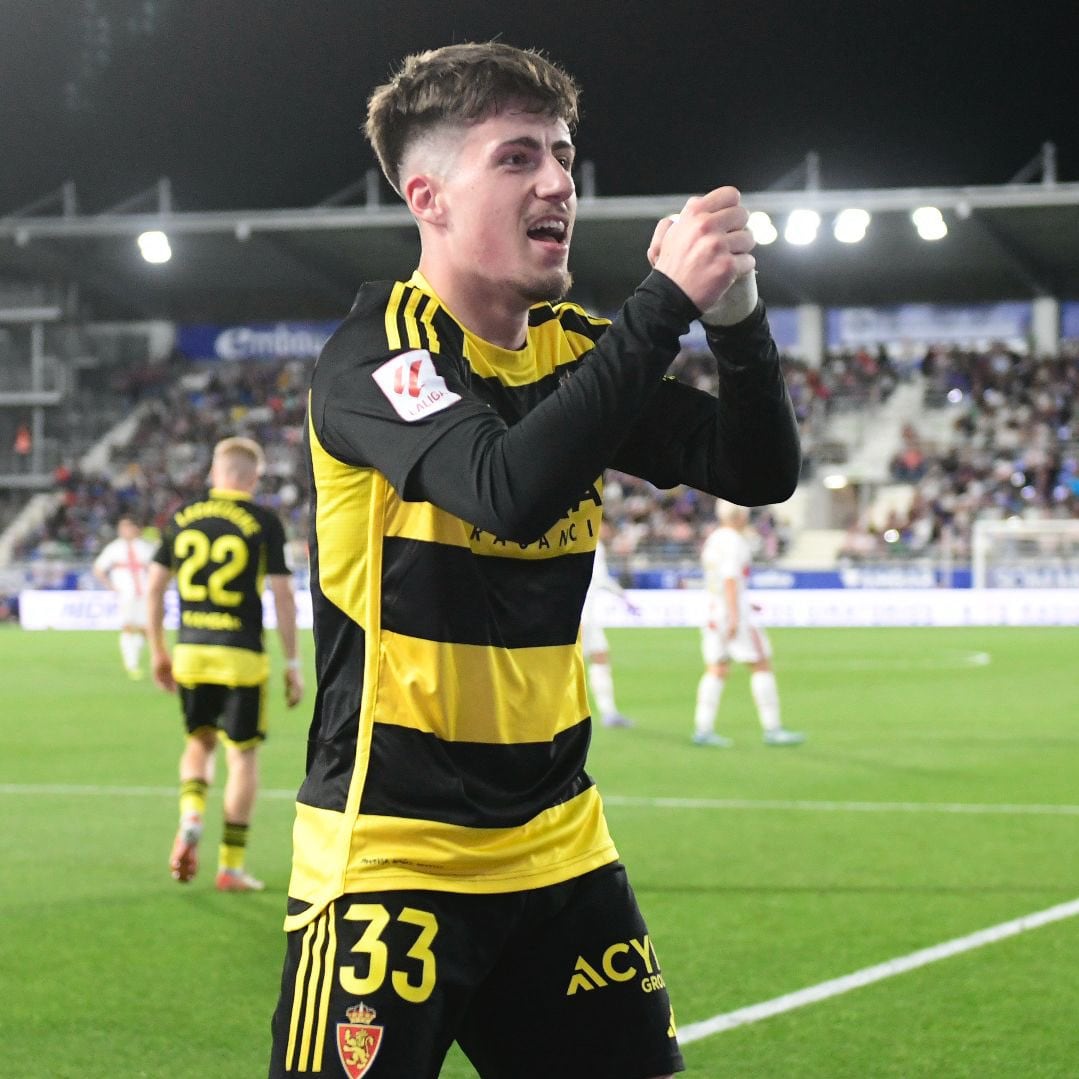 Adrián Liso celebra su primer gol con la camiseta del Real Zaragoza