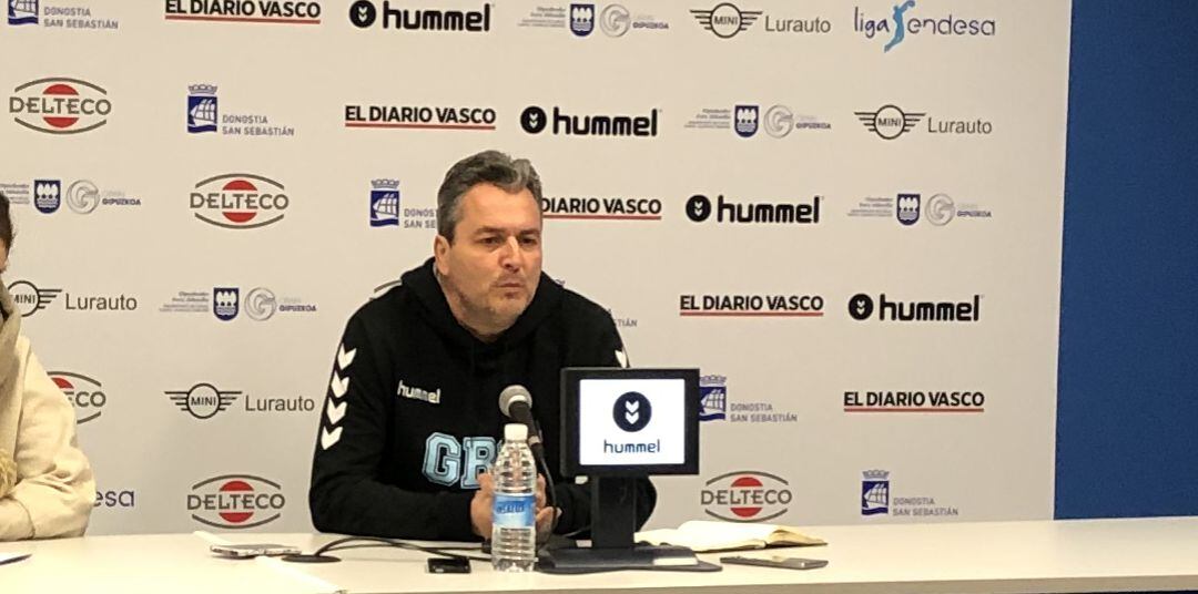 Valdeolmillos atiende a los medios en Illunbe