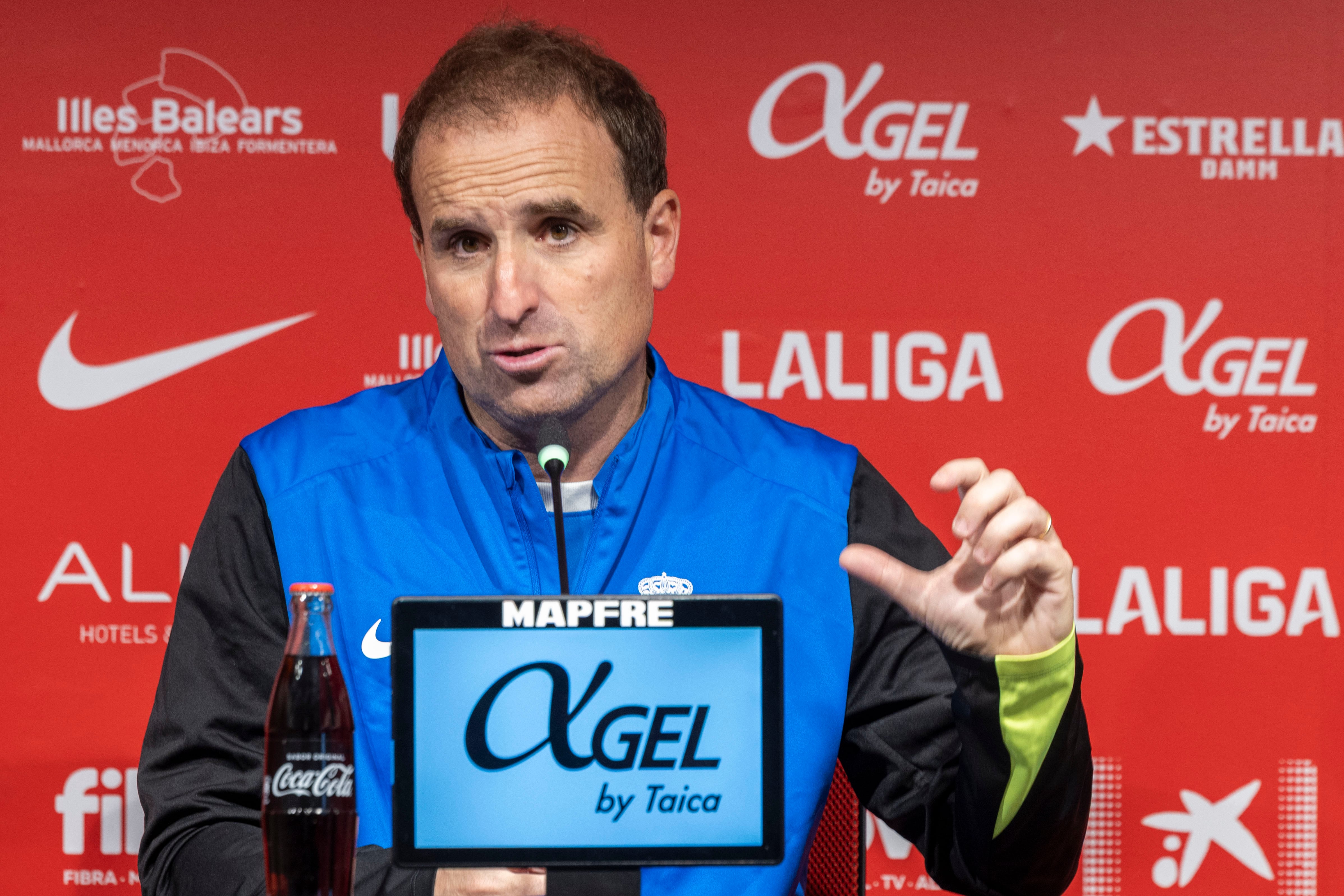 PALMA, 04/12/2025.-El entrenador del RCD Mallorca, Jagoba Arrasate, en la rueda de prensa previa al choque inaugural de la jornada 15 de LaLiga EA Sports frente  al Oviedo, este jueves. EFE/ Cati Cladera

