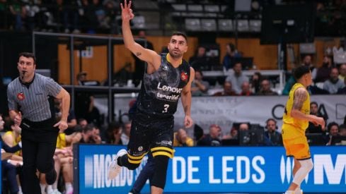 Jaime Fernández en acción durante el partido ante el Gran Canaria de la Copa.