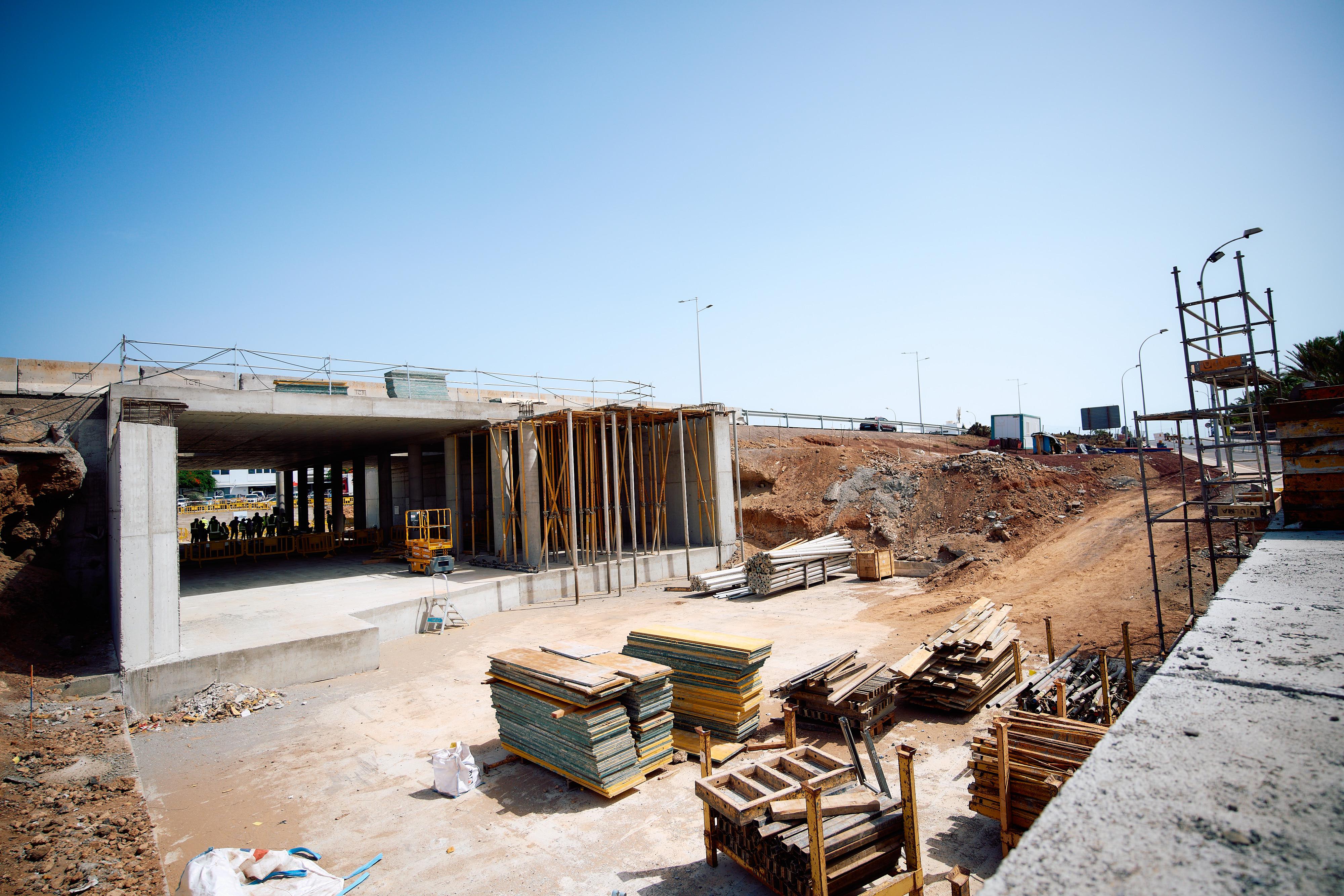 Obras del nuevo paso subterráneo de la autovía de Lanzarote.