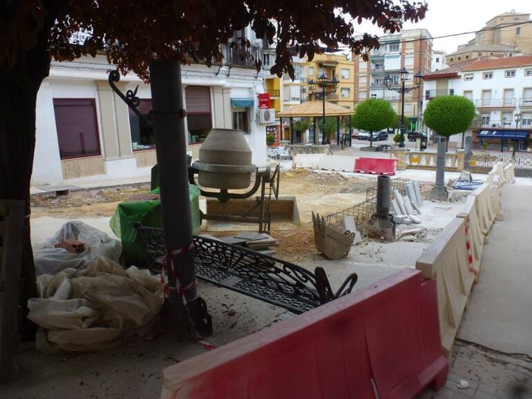 La tradicional parada del taxi se ha eliminado, se encontraba en pleno centro comercial a la vista de todos los usuarios en una parada que era referente y perfectamente atendida, como denuncian los taxistas.