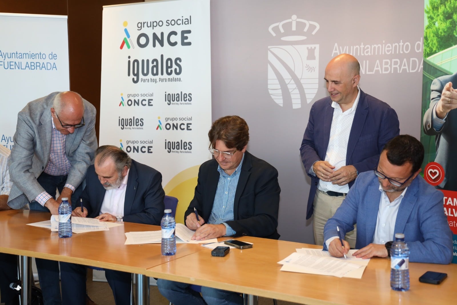 La firma del convenio de Fuenlabrada con la ONCE