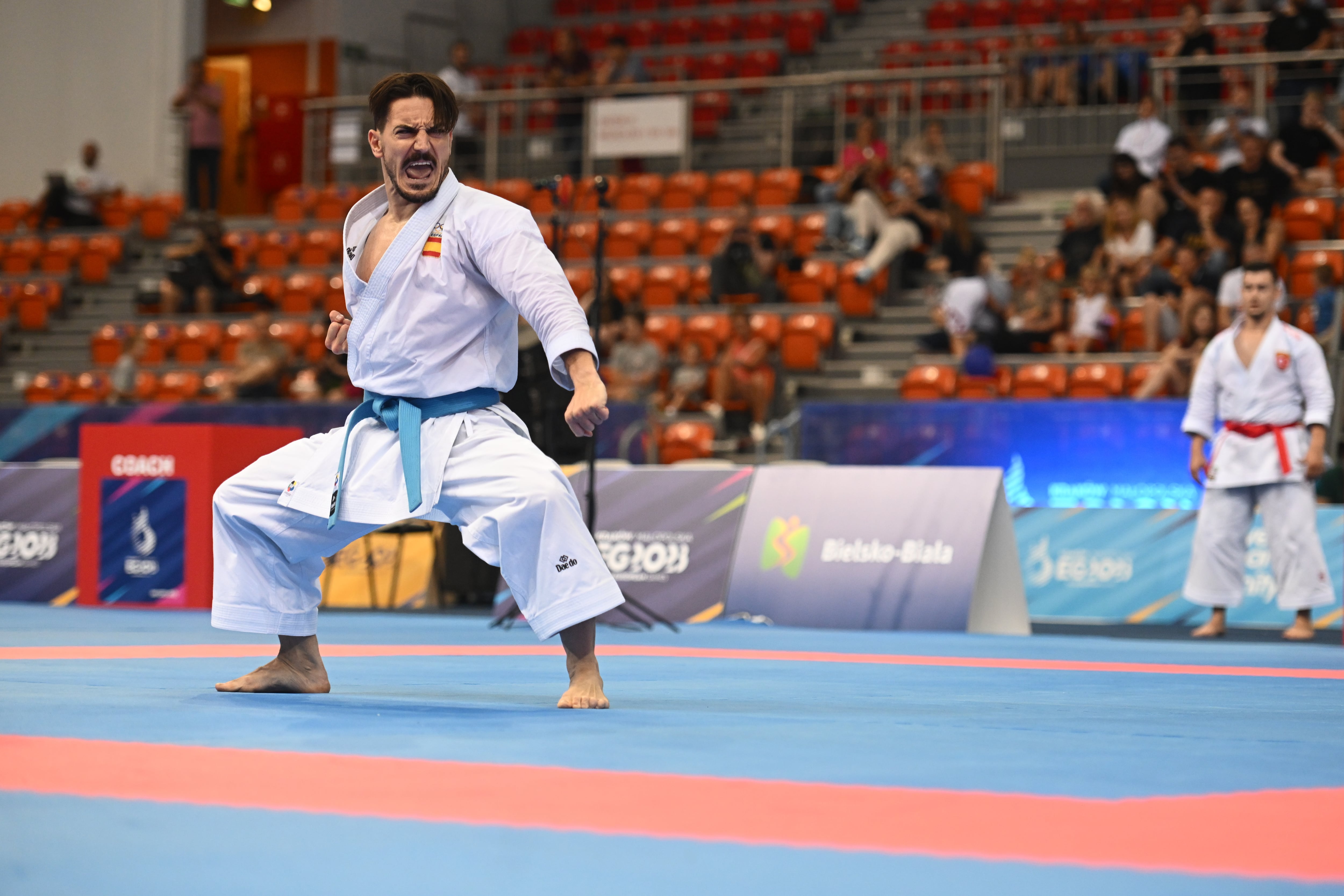 Damián Quintero realiza una kata en el campeonato de Europa de Karate de 2023