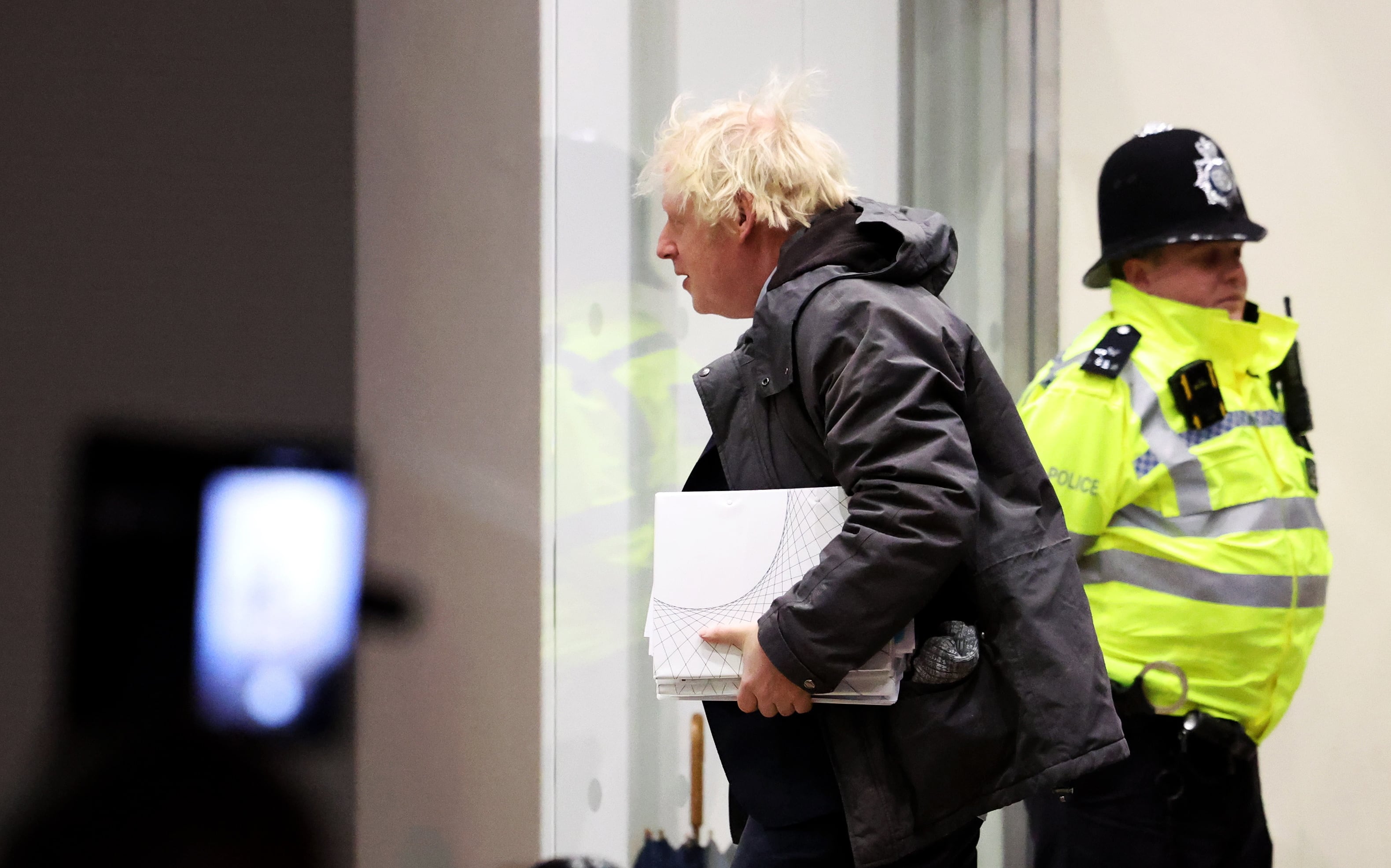 Boris Johnson a su llegada a la cita para ser interrogado por su gestión durante la pandemia