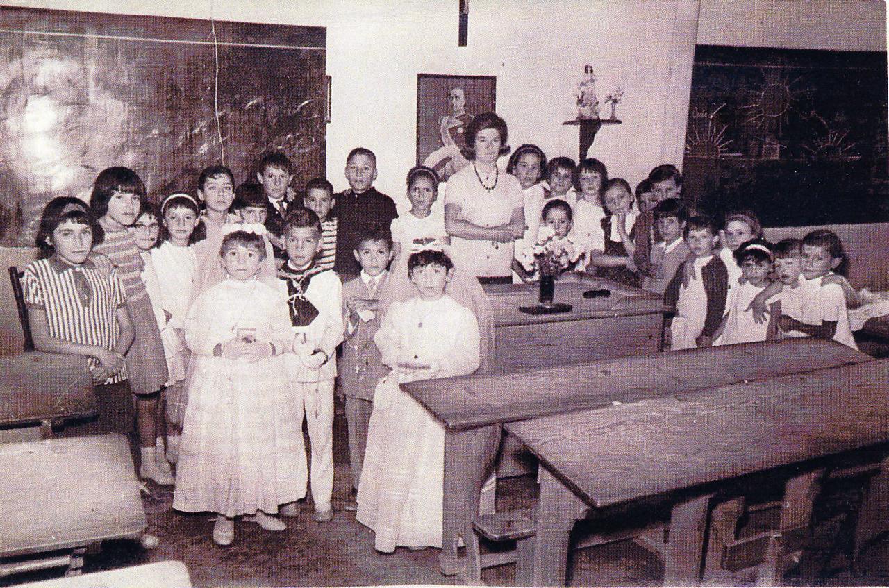 Imagen facilitada por Asun de una de sus aulas hace décadas