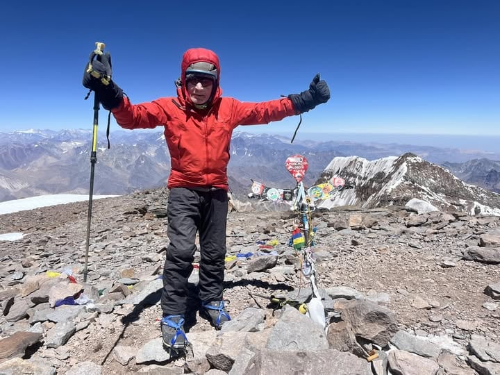 Carlos Soria en la cumbre del Aconcagua