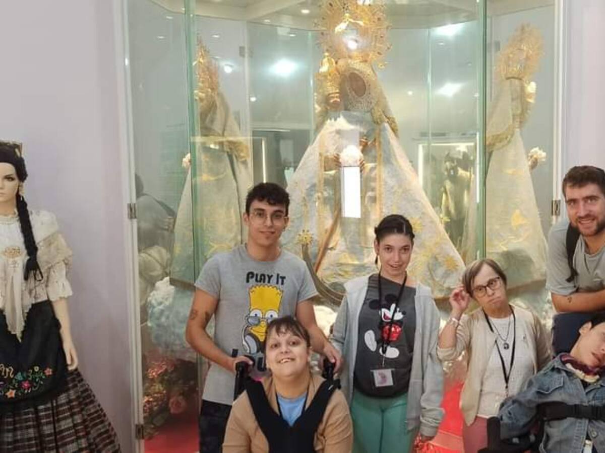 El ascensor instalado recientemente en la Casa del festero permite por fin la visita al Museo de usuarios del Centro de día de Apadis