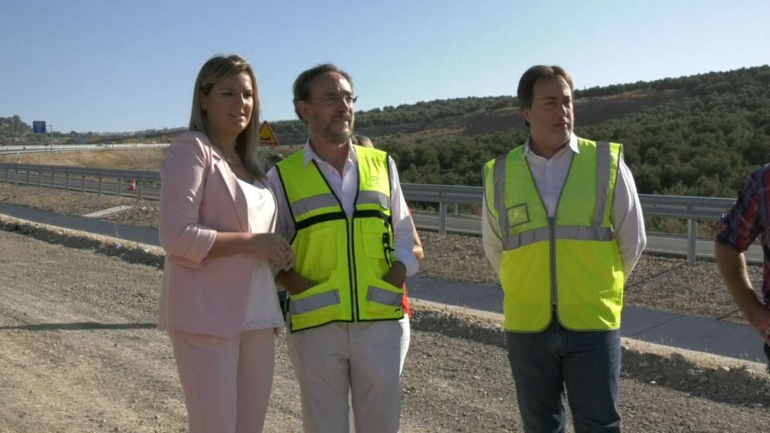 El consejero Felipe López con la alcaldesa de Baeza