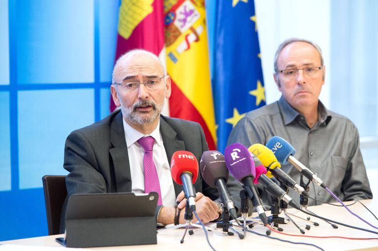 Manuel Tordera (derecha), Director General de Salud Pública de la Junta de Castilla-La Mancha